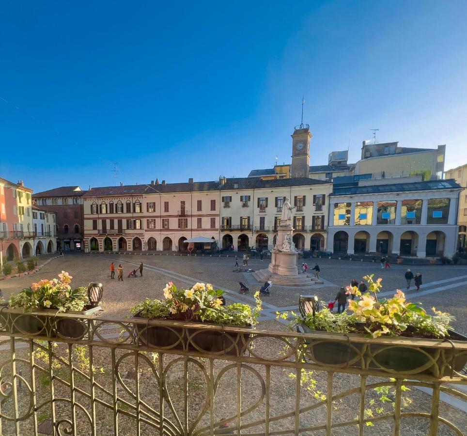 Hotel Dimora Conte Cavour Vercelli Exterior foto