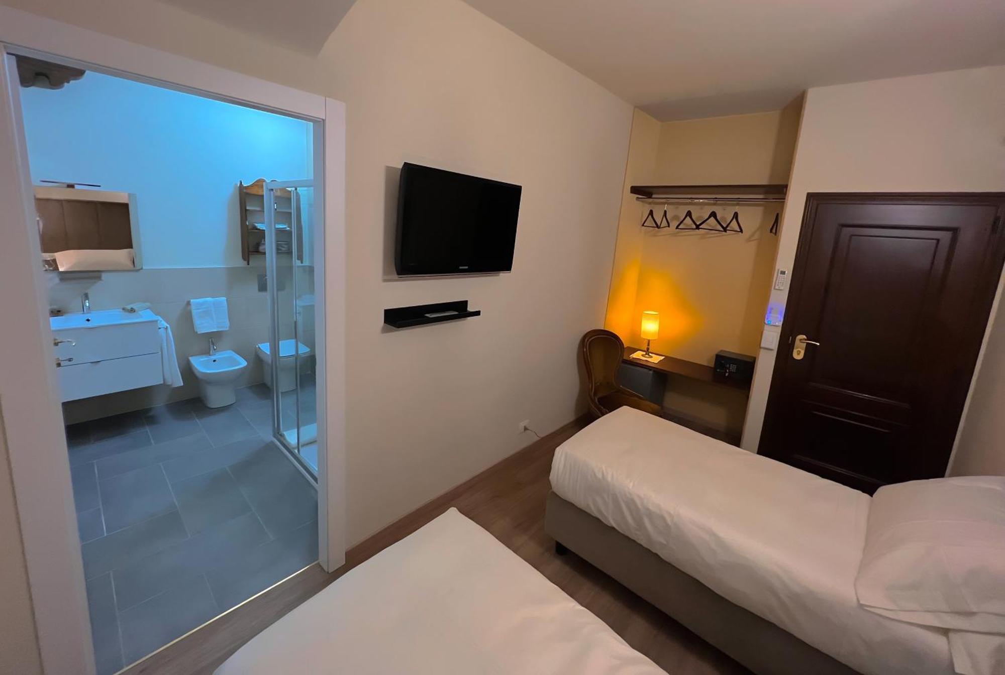 Hotel Dimora Conte Cavour Vercelli Zimmer foto